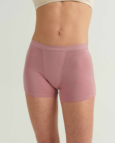 Easelyn Overnight Leakproof Sleep Short in pink dawn, front view on model